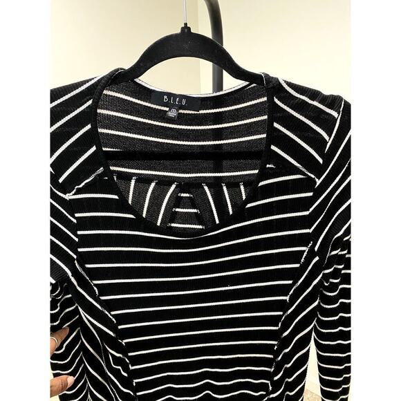 B.L.E.U. Blue/White Horizontal Striped Long Sleeve T-Shirt - Size Med (EUC) - Picture 4 of 8